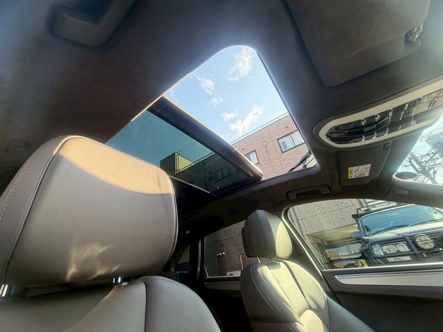 マカン マカン　ターボ　パワーステアリングプラス　パノラマルーフ　ポルシェエントリー＆ドライブシステム　パークアシスト　バックカメラ　レーンチェンジアシスト　クルーズコントロール　２１インチ９１１ターボデザインホイール（33枚目）