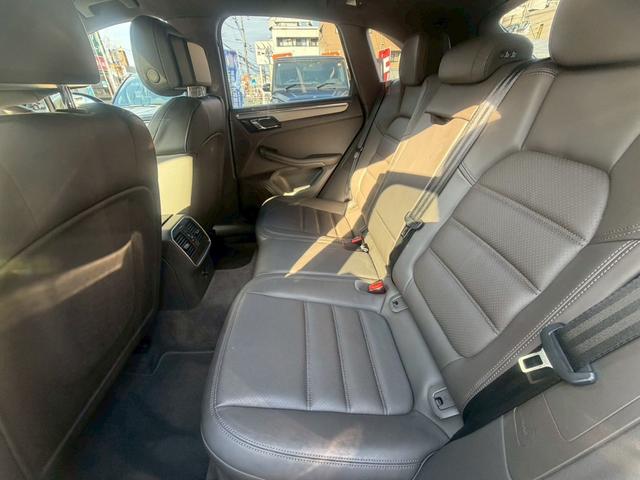 マカン マカン　ターボ　パワーステアリングプラス　パノラマルーフ　ポルシェエントリー＆ドライブシステム　パークアシスト　バックカメラ　レーンチェンジアシスト　クルーズコントロール　２１インチ９１１ターボデザインホイール（37枚目）