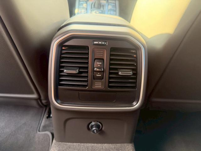 マカン マカン　ターボ　パワーステアリングプラス　パノラマルーフ　ポルシェエントリー＆ドライブシステム　パークアシスト　バックカメラ　レーンチェンジアシスト　クルーズコントロール　２１インチ９１１ターボデザインホイール（38枚目）