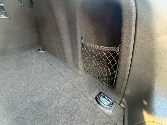 マカン マカン　ターボ　パワーステアリングプラス　パノラマルーフ　ポルシェエントリー＆ドライブシステム　パークアシスト　バックカメラ　レーンチェンジアシスト　クルーズコントロール　２１インチ９１１ターボデザインホイール（41枚目）