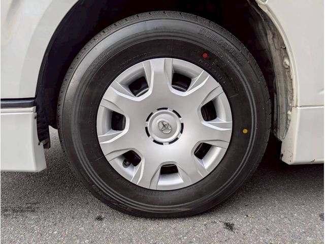 ハイエースバン ロングスーパーＧＬ　モデリスタフルエアロ　両側パワースライドドア　純正ＳＤナビ　バックカメラ　ルームミラーカメラ　助手席エアバッグ　純正ＥＴＣ　ＡＣ１００Ｖ　純正マット　サイドバイザー　室内カーテン　ＬＥＤヘッドランプ（22枚目）