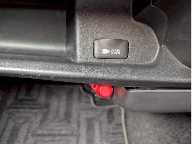 ハイエースバン ロングスーパーＧＬ　モデリスタフルエアロ　両側パワースライドドア　純正ＳＤナビ　バックカメラ　ルームミラーカメラ　助手席エアバッグ　純正ＥＴＣ　ＡＣ１００Ｖ　純正マット　サイドバイザー　室内カーテン　ＬＥＤヘッドランプ（33枚目）