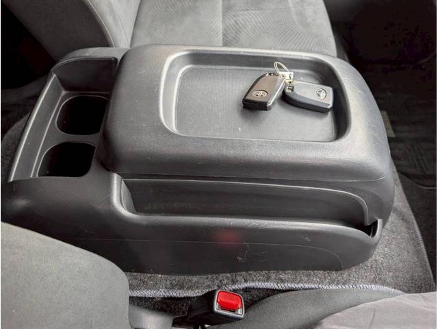 ハイエースバン ロングスーパーＧＬ　モデリスタフルエアロ　両側パワースライドドア　純正ＳＤナビ　バックカメラ　ルームミラーカメラ　助手席エアバッグ　純正ＥＴＣ　ＡＣ１００Ｖ　純正マット　サイドバイザー　室内カーテン　ＬＥＤヘッドランプ（37枚目）