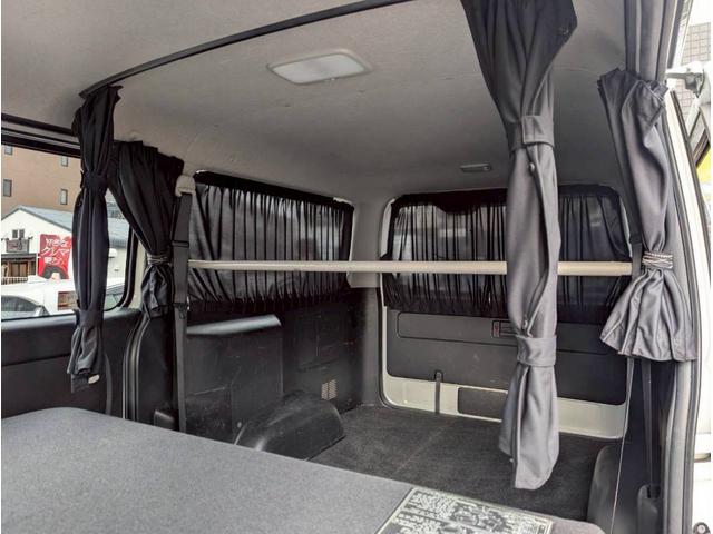ハイエースバン ロングスーパーＧＬ　モデリスタフルエアロ　両側パワースライドドア　純正ＳＤナビ　バックカメラ　ルームミラーカメラ　助手席エアバッグ　純正ＥＴＣ　ＡＣ１００Ｖ　純正マット　サイドバイザー　室内カーテン　ＬＥＤヘッドランプ（42枚目）