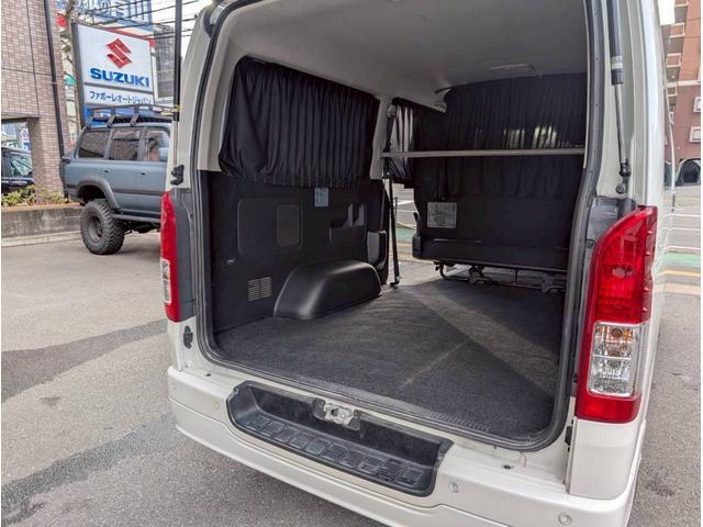 ハイエースバン ロングスーパーＧＬ　モデリスタフルエアロ　両側パワースライドドア　純正ＳＤナビ　バックカメラ　ルームミラーカメラ　助手席エアバッグ　純正ＥＴＣ　ＡＣ１００Ｖ　純正マット　サイドバイザー　室内カーテン　ＬＥＤヘッドランプ（49枚目）