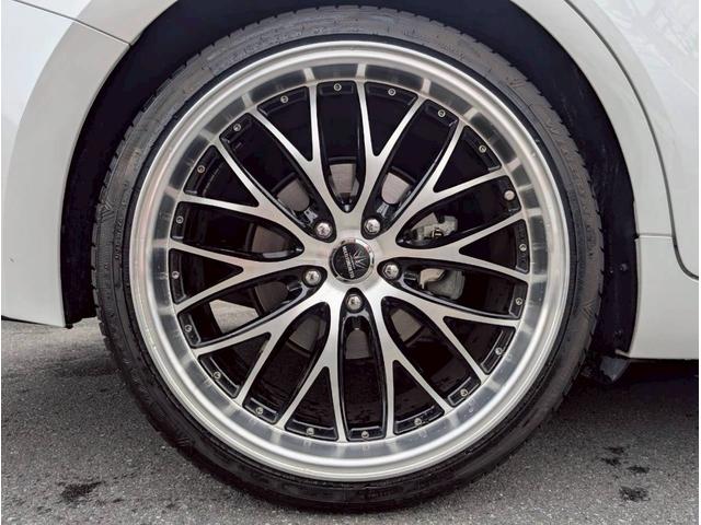 ���А����H����������Ă���܂��B���S���Ă���蒸����l�A�n�����������m�ɂ��O�ꂵ���_���E�������s���Ă���܂��B�Ƃ��ɔ[�Ԍ�A�����ɏ��Օi�̌������o�Ȃ��悤�ɔz�����Đ������Ă���܂��B