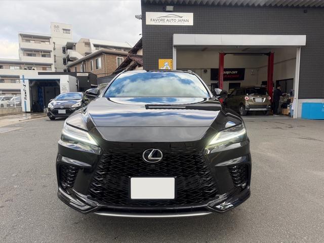 ＲＸ ＲＸ５００ｈ　Ｆスポーツパフォーマンス　禁煙車　パノラマルーフ　ルーフレール　マークレビンソンプレミアムサウンドシステム　シートベンチレーション　純正フロアマット　パノラミックビューモニター　ＥＴＣ２．０（9枚目）