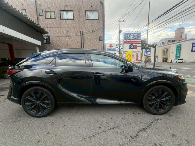 ＲＸ ＲＸ５００ｈ　Ｆスポーツパフォーマンス　禁煙車　パノラマルーフ　ルーフレール　マークレビンソンプレミアムサウンドシステム　シートベンチレーション　純正フロアマット　パノラミックビューモニター　ＥＴＣ２．０（11枚目）