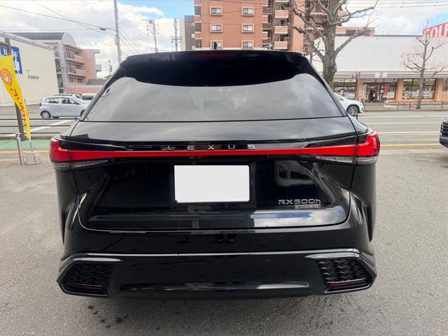 ＲＸ ＲＸ５００ｈ　Ｆスポーツパフォーマンス　禁煙車　パノラマルーフ　ルーフレール　マークレビンソンプレミアムサウンドシステム　シートベンチレーション　純正フロアマット　パノラミックビューモニター　ＥＴＣ２．０（13枚目）