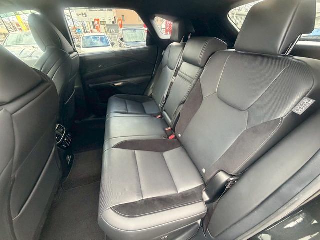 ＲＸ ＲＸ５００ｈ　Ｆスポーツパフォーマンス　禁煙車　パノラマルーフ　ルーフレール　マークレビンソンプレミアムサウンドシステム　シートベンチレーション　純正フロアマット　パノラミックビューモニター　ＥＴＣ２．０（37枚目）