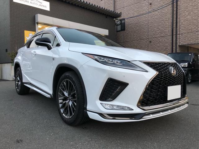 RX RX300 Fスポーツ パノラマルーフ ルーフレール 置くだけ充電 内装レッド 本革 前席後席シートヒーター アダクティブハイビームシステム パワーバックドア ヘッドアップディスプレイ BSM(10枚目)