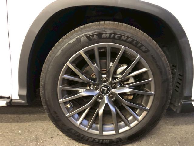 RX RX300 Fスポーツ パノラマルーフ ルーフレール 置くだけ充電 内装レッド 本革 前席後席シートヒーター アダクティブハイビームシステム パワーバックドア ヘッドアップディスプレイ BSM(50枚目)