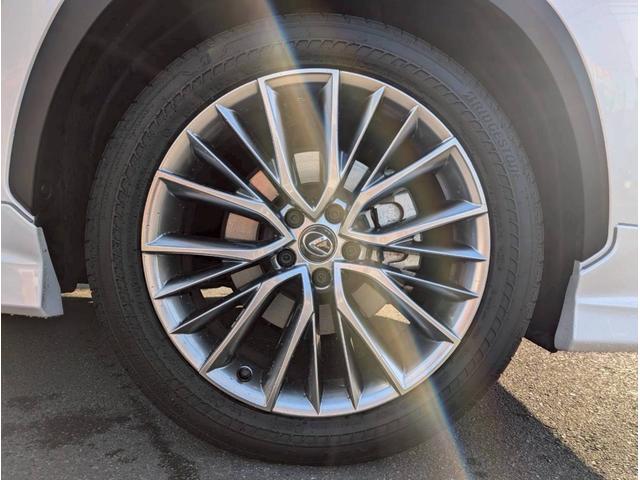 NX NX250 バージョンL パノラマルーフ モデリスタフルエアロ デジタルインナーミラー ルーフレール 内装レッド 置くだけ充電 20インチプレミアムメタリックAW 14インチディスプレイオーディオ パノラミックビューモニター(24枚目)