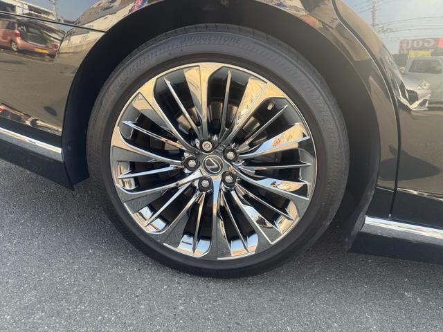 ���А����H����������Ă���܂��B���S���Ă���蒸����l�A�n�����������m�ɂ��O�ꂵ���_���E�������s���Ă���܂��B�Ƃ��ɔ[�Ԍ�A�����ɏ��Օi�̌������o�Ȃ��悤�ɔz�����Đ������Ă���܂��B