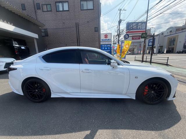 全国どこでも登録可能になりました。当店にて全国のナンバーを取得しますので、店頭引き取り納車も可能です。詳しくはお電話にてお問い合わせください。