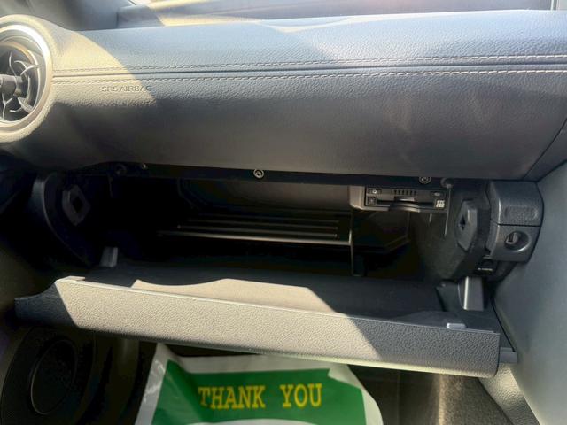 ＩＳ ＩＳ３００ｈ　ＦスポーツモードブラックＳ　サンルーフ　オレンジキャリパー　純正１０．３インチナビ　フルセグ　パノラミックビューモニター　ＤＶＤ　ブルートゥース　レクサスセーフティ　ＬＥＤヘッドライト　前後ドラレコ　ＥＴＣ　　パドルシフト（36枚目）