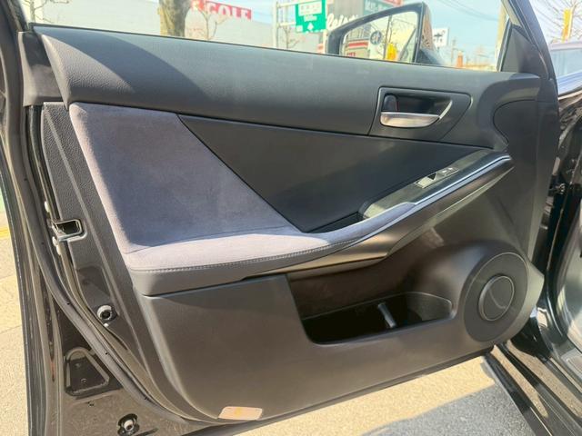 ＩＳ ＩＳ３００ｈ　ＦスポーツモードブラックＳ　サンルーフ　オレンジキャリパー　純正１０．３インチナビ　フルセグ　パノラミックビューモニター　ＤＶＤ　ブルートゥース　レクサスセーフティ　ＬＥＤヘッドライト　前後ドラレコ　ＥＴＣ　　パドルシフト（47枚目）