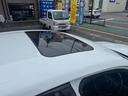 自社整備工場を完備しております。安心してお乗り頂ける様、熟練した整備士による徹底した点検・整備を行っております。とくに納車後、すぐに消耗品の交換が出ないように配慮して整備しております。