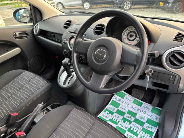 デミオ １３Ｃ　タイヤ４本ほぼ新品　前後ドライプレコーダー取付　キーレスエントリー　ＡＴ　衝突安全ボディ　ＡＢＳ　ＣＤ　エアコン　パワーステアリング　パワーウィンドウ（16枚目）