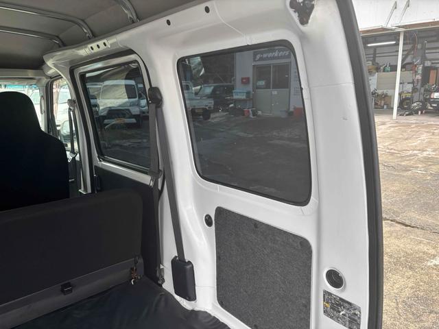 ハイゼットカーゴ スペシャルSAIII エンジンマウント新品交換 スロットルバルブ清掃済み 衝突被害軽減システム 両側スライドドア オートマチックハイビーム ABS ESC エアコン パワーステアリング パワーウィンドウ(27枚目)