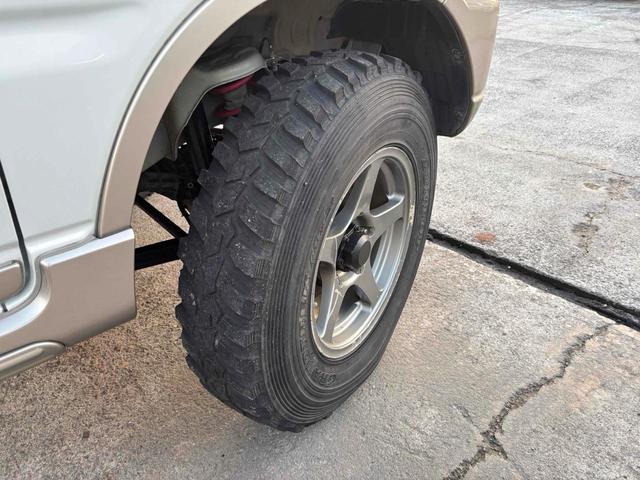 ジムニー ランドベンチャー 4WD MT ABS CD MD リフトアップ ハセスぺアルミホイール 衝突安全ボディ エアコン パワーウィンドウ(22枚目)