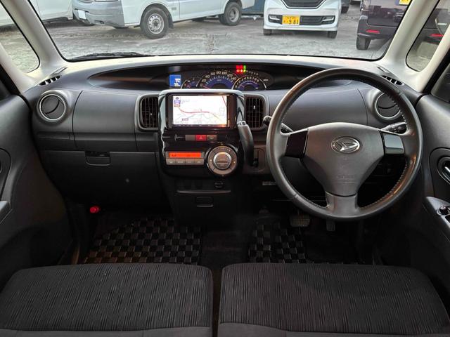 タント カスタムＸ　後期モデル　電動オートスライドドア　純正１５インチアルミ　ナビ　ＴＶ　ＨＩＤ　スマートキー　アイドリングストップ　ＣＶＴ　盗難防止システム　ＡＢＳ　ＣＤ　ＤＶＤ再生（16枚目）