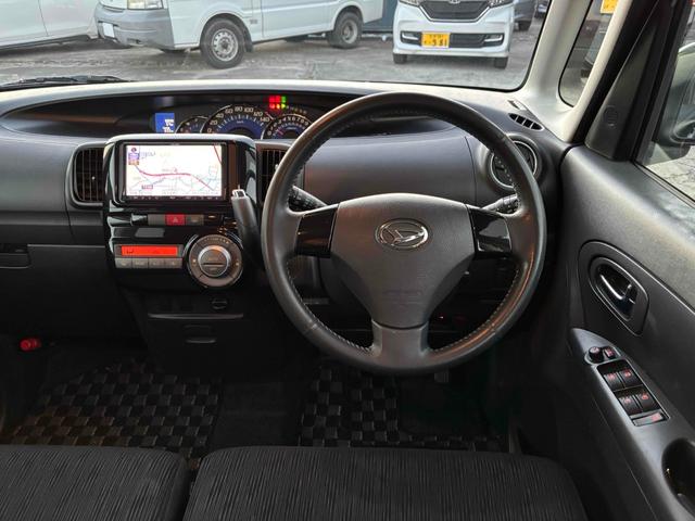 タント カスタムＸ　後期モデル　電動オートスライドドア　純正１５インチアルミ　ナビ　ＴＶ　ＨＩＤ　スマートキー　アイドリングストップ　ＣＶＴ　盗難防止システム　ＡＢＳ　ＣＤ　ＤＶＤ再生（17枚目）