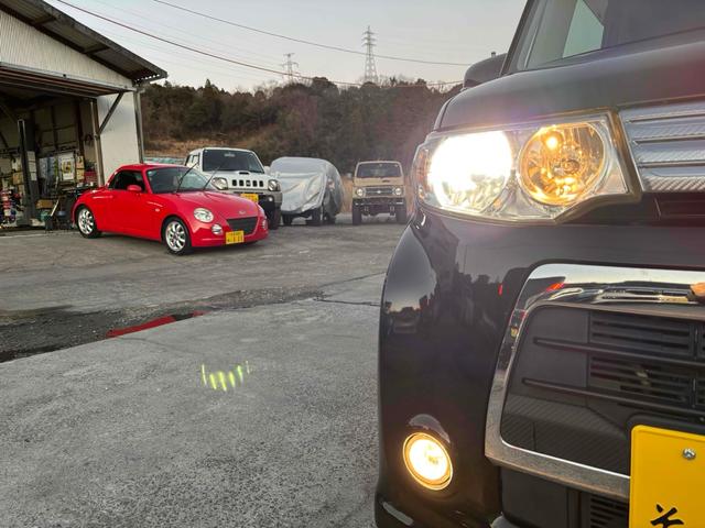 タント カスタムＸ　後期モデル　電動オートスライドドア　純正１５インチアルミ　ナビ　ＴＶ　ＨＩＤ　スマートキー　アイドリングストップ　ＣＶＴ　盗難防止システム　ＡＢＳ　ＣＤ　ＤＶＤ再生（22枚目）