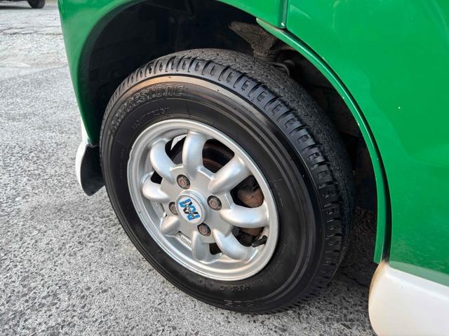 �A���~�z�C�[���𗚂��Ă��܂��B�A���~�z�C�[�������ł��Ԃ̃C���[�W�����Ȃ�ς��܂��ˁB