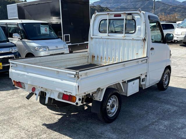 クリッパートラック ＤＸ　４ＷＤ　ＡＴ　三方開　エアコン　パワーステアリング　黄色フォグ　助手席バイザー　アシストグリップ　作業灯　ＧＲＡＮＴＲＥＫタイヤ　運転席エアバッグ（12枚目）