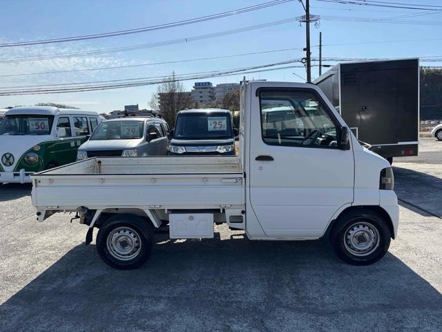 クリッパートラック ＤＸ　４ＷＤ　ＡＴ　三方開　エアコン　パワーステアリング　黄色フォグ　助手席バイザー　アシストグリップ　作業灯　ＧＲＡＮＴＲＥＫタイヤ　運転席エアバッグ（13枚目）