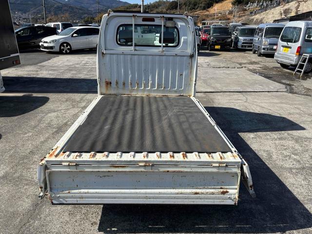 クリッパートラック ＤＸ　４ＷＤ　ＡＴ　三方開　エアコン　パワーステアリング　黄色フォグ　助手席バイザー　アシストグリップ　作業灯　ＧＲＡＮＴＲＥＫタイヤ　運転席エアバッグ（15枚目）