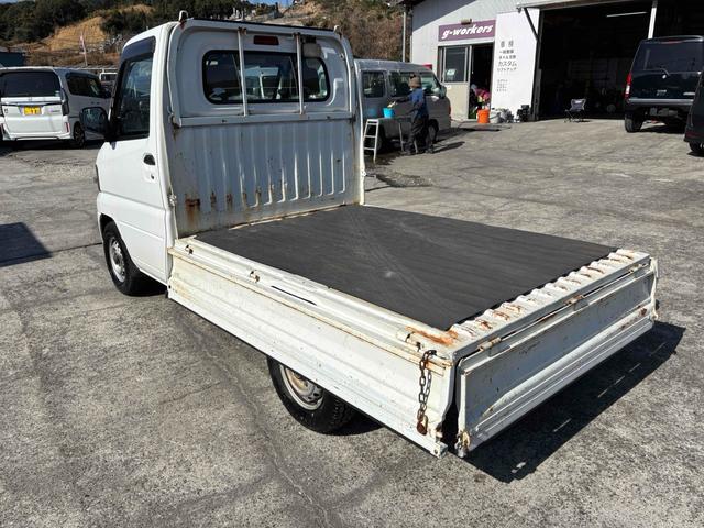 クリッパートラック ＤＸ　４ＷＤ　ＡＴ　三方開　エアコン　パワーステアリング　黄色フォグ　助手席バイザー　アシストグリップ　作業灯　ＧＲＡＮＴＲＥＫタイヤ　運転席エアバッグ（17枚目）