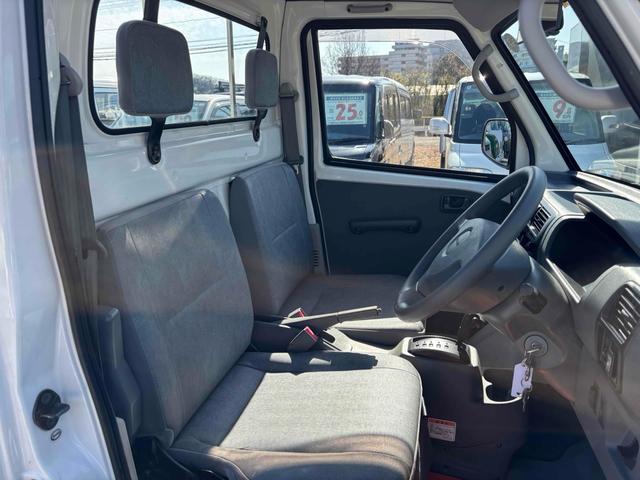 クリッパートラック ＤＸ　４ＷＤ　ＡＴ　三方開　エアコン　パワーステアリング　黄色フォグ　助手席バイザー　アシストグリップ　作業灯　ＧＲＡＮＴＲＥＫタイヤ　運転席エアバッグ（20枚目）