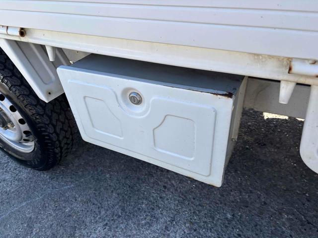 クリッパートラック ＤＸ　４ＷＤ　ＡＴ　三方開　エアコン　パワーステアリング　黄色フォグ　助手席バイザー　アシストグリップ　作業灯　ＧＲＡＮＴＲＥＫタイヤ　運転席エアバッグ（35枚目）