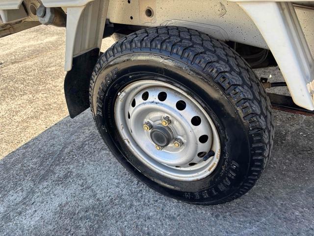 クリッパートラック ＤＸ　４ＷＤ　ＡＴ　三方開　エアコン　パワーステアリング　黄色フォグ　助手席バイザー　アシストグリップ　作業灯　ＧＲＡＮＴＲＥＫタイヤ　運転席エアバッグ（36枚目）