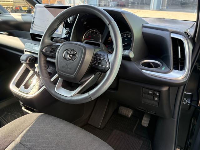 ヴォクシー Ｓ－Ｇ　後席フリップダウンモニター・両側パワースライドドア（16枚目）