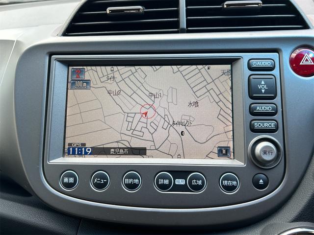 フィット X ナビ TV バックカメラ オートクルーズコントロール アルミホイール オートライト スマートキー 電動格納ミラー シートヒーター CVT 盗難防止システム 衝突安全ボディ ABS CD DVD再生(4枚目)