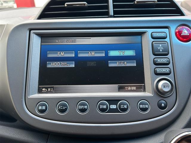 フィット X ナビ TV バックカメラ オートクルーズコントロール アルミホイール オートライト スマートキー 電動格納ミラー シートヒーター CVT 盗難防止システム 衝突安全ボディ ABS CD DVD再生(6枚目)