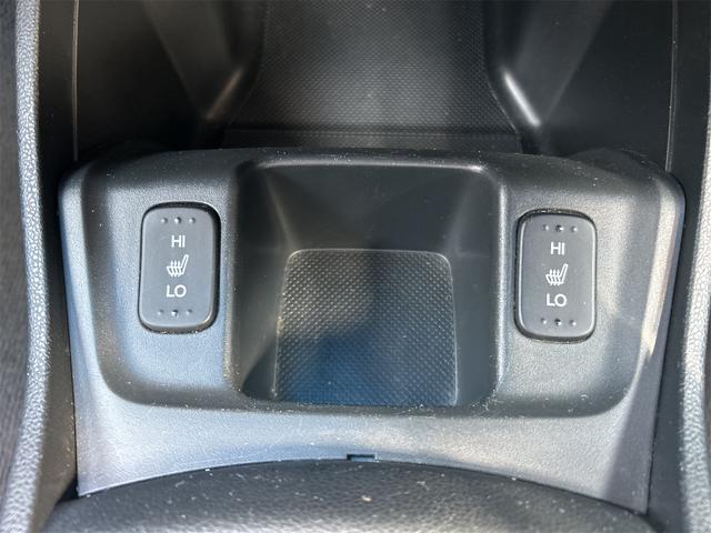 フィット X ナビ TV バックカメラ オートクルーズコントロール アルミホイール オートライト スマートキー 電動格納ミラー シートヒーター CVT 盗難防止システム 衝突安全ボディ ABS CD DVD再生(8枚目)