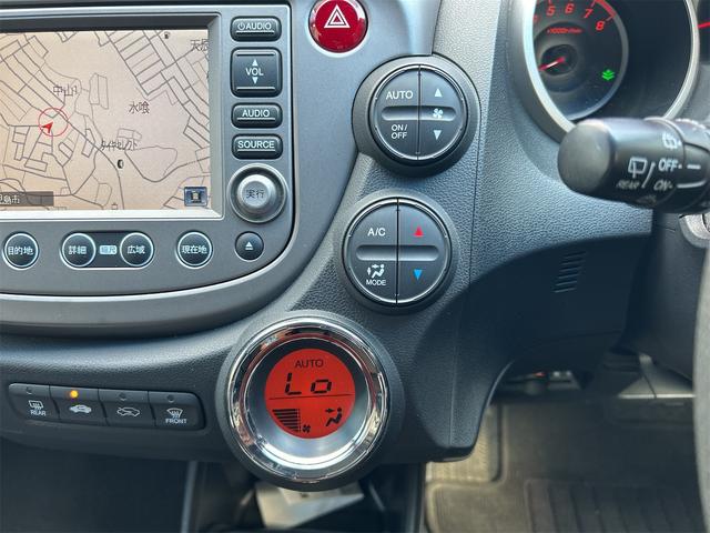 フィット X ナビ TV バックカメラ オートクルーズコントロール アルミホイール オートライト スマートキー 電動格納ミラー シートヒーター CVT 盗難防止システム 衝突安全ボディ ABS CD DVD再生(10枚目)