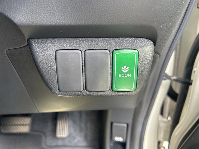 フィット X ナビ TV バックカメラ オートクルーズコントロール アルミホイール オートライト スマートキー 電動格納ミラー シートヒーター CVT 盗難防止システム 衝突安全ボディ ABS CD DVD再生(11枚目)