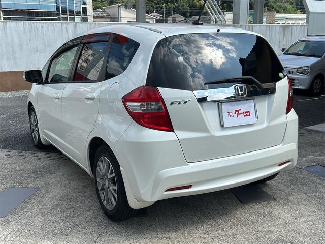 フィット X ナビ TV バックカメラ オートクルーズコントロール アルミホイール オートライト スマートキー 電動格納ミラー シートヒーター CVT 盗難防止システム 衝突安全ボディ ABS CD DVD再生(16枚目)