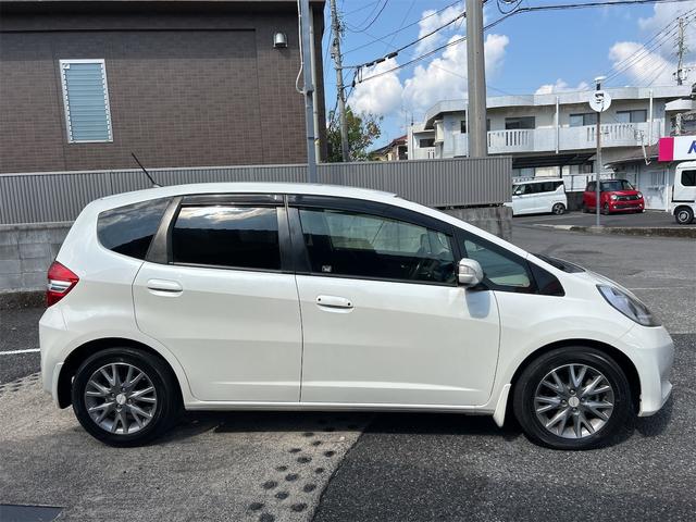 フィット X ナビ TV バックカメラ オートクルーズコントロール アルミホイール オートライト スマートキー 電動格納ミラー シートヒーター CVT 盗難防止システム 衝突安全ボディ ABS CD DVD再生(17枚目)