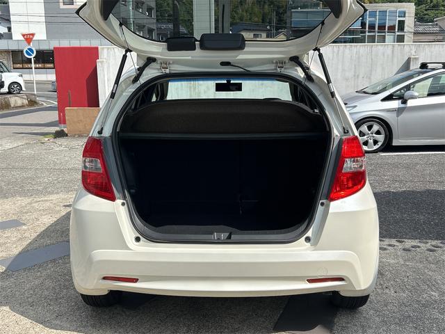 フィット X ナビ TV バックカメラ オートクルーズコントロール アルミホイール オートライト スマートキー 電動格納ミラー シートヒーター CVT 盗難防止システム 衝突安全ボディ ABS CD DVD再生(19枚目)