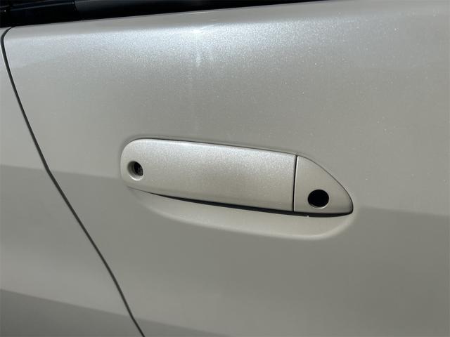 フィット X ナビ TV バックカメラ オートクルーズコントロール アルミホイール オートライト スマートキー 電動格納ミラー シートヒーター CVT 盗難防止システム 衝突安全ボディ ABS CD DVD再生(27枚目)