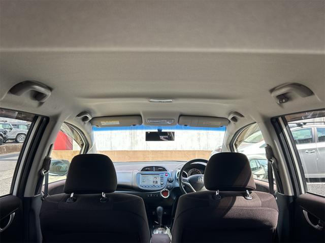 フィット X ナビ TV バックカメラ オートクルーズコントロール アルミホイール オートライト スマートキー 電動格納ミラー シートヒーター CVT 盗難防止システム 衝突安全ボディ ABS CD DVD再生(28枚目)