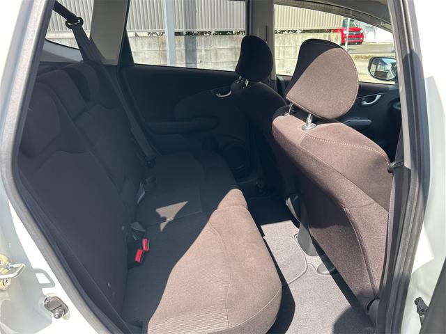 フィット X ナビ TV バックカメラ オートクルーズコントロール アルミホイール オートライト スマートキー 電動格納ミラー シートヒーター CVT 盗難防止システム 衝突安全ボディ ABS CD DVD再生(33枚目)