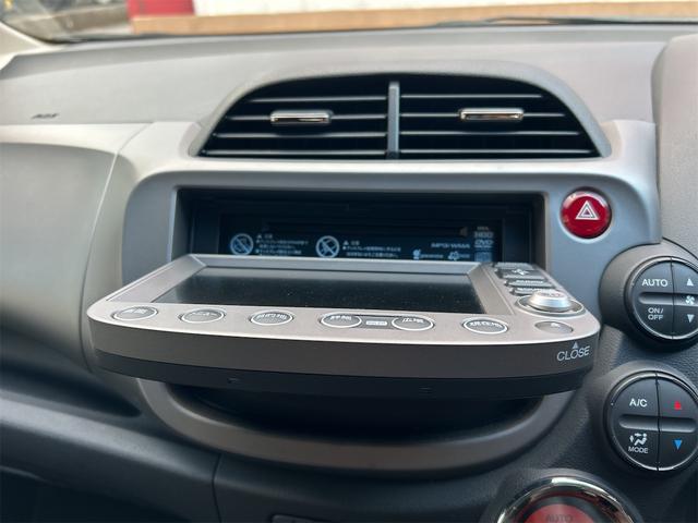 フィット X ナビ TV バックカメラ オートクルーズコントロール アルミホイール オートライト スマートキー 電動格納ミラー シートヒーター CVT 盗難防止システム 衝突安全ボディ ABS CD DVD再生(41枚目)