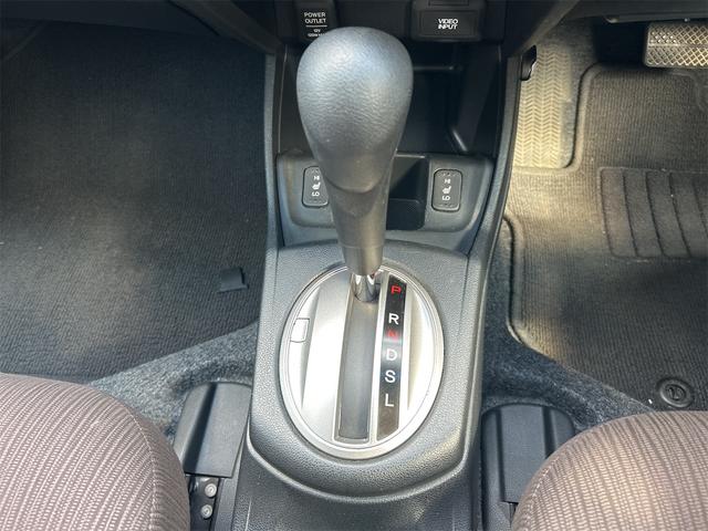 フィット X ナビ TV バックカメラ オートクルーズコントロール アルミホイール オートライト スマートキー 電動格納ミラー シートヒーター CVT 盗難防止システム 衝突安全ボディ ABS CD DVD再生(44枚目)